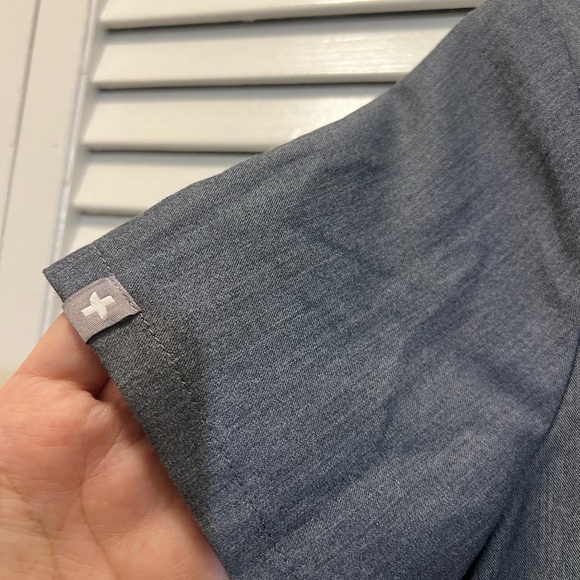 Figs Casma Three-Pocket Scrub Top FW1100 Graphite - Picture 8 of 10